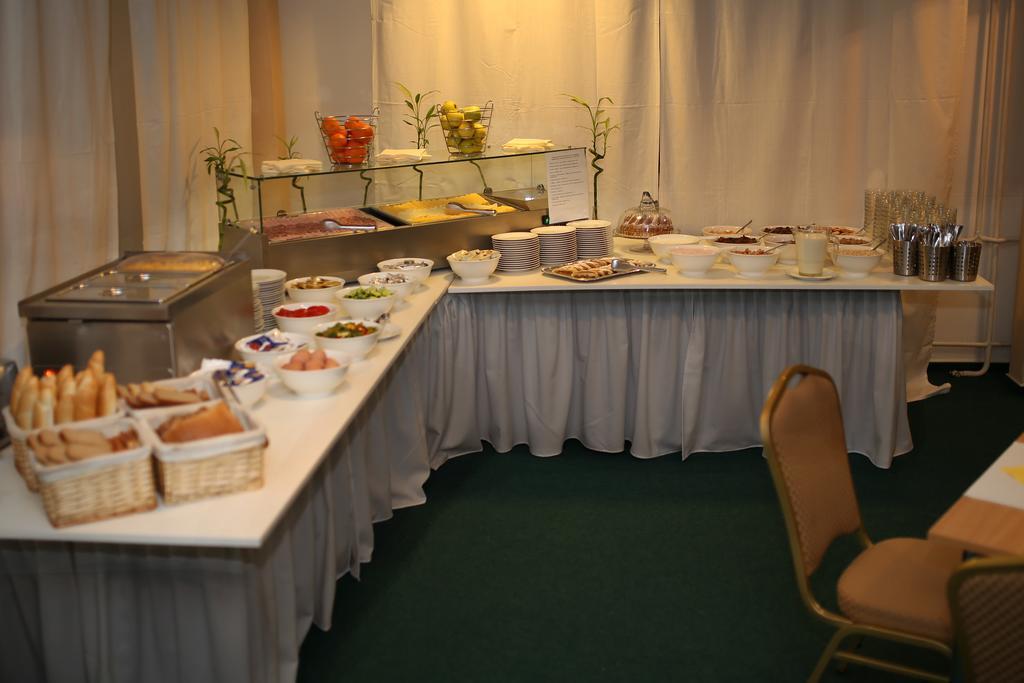Modřice City Hostel Brno מראה חיצוני תמונה