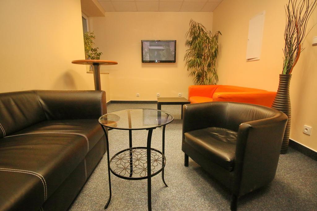 Modřice City Hostel Brno מראה חיצוני תמונה