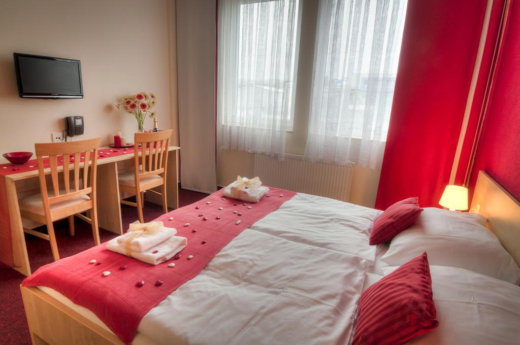 Modřice City Hostel Brno מראה חיצוני תמונה