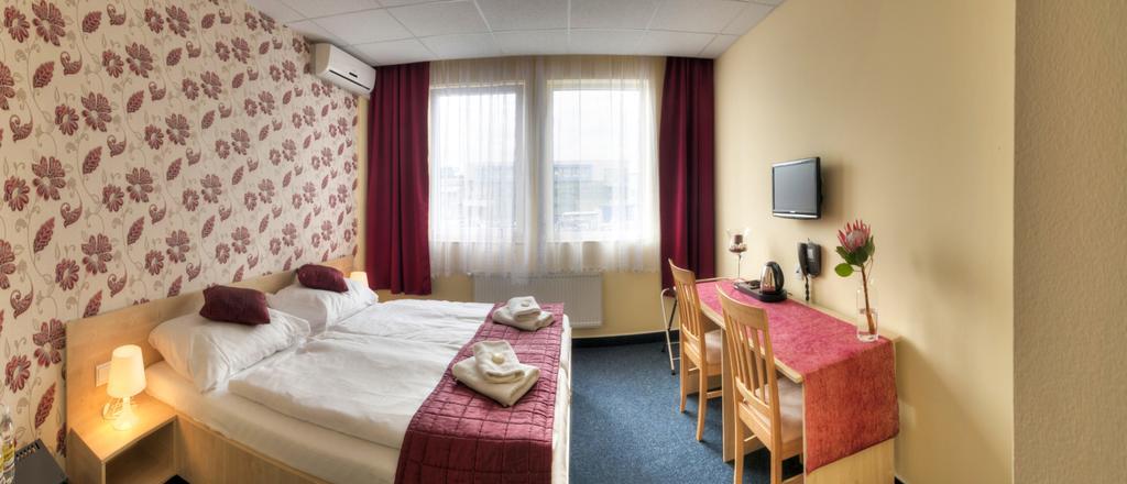 Modřice City Hostel Brno מראה חיצוני תמונה