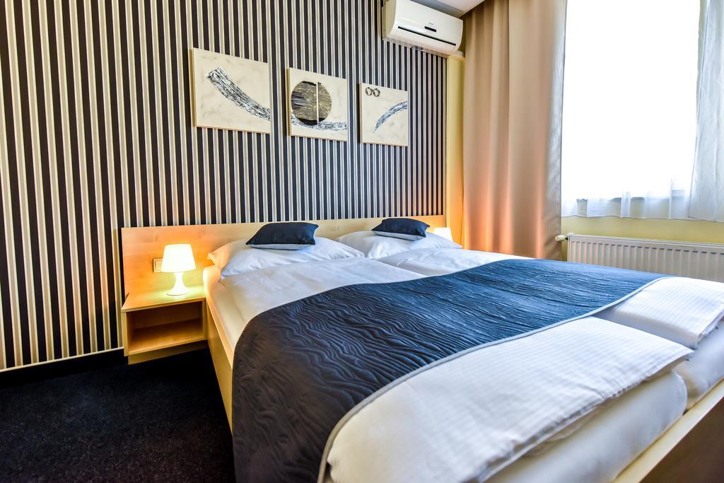 Modřice City Hostel Brno מראה חיצוני תמונה