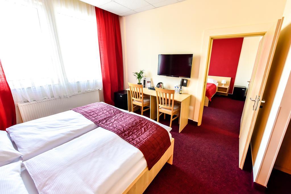 Modřice City Hostel Brno מראה חיצוני תמונה
