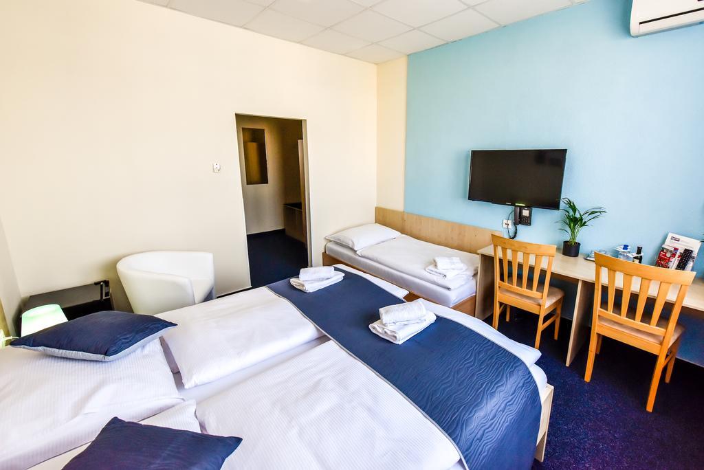 Modřice City Hostel Brno מראה חיצוני תמונה