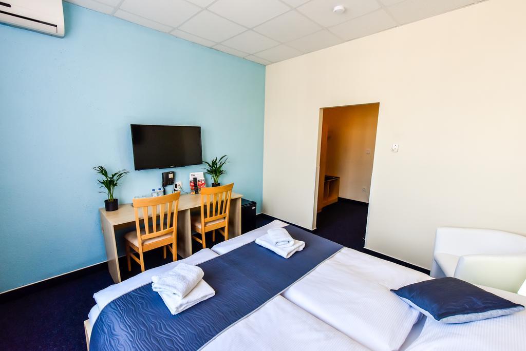 Modřice City Hostel Brno מראה חיצוני תמונה