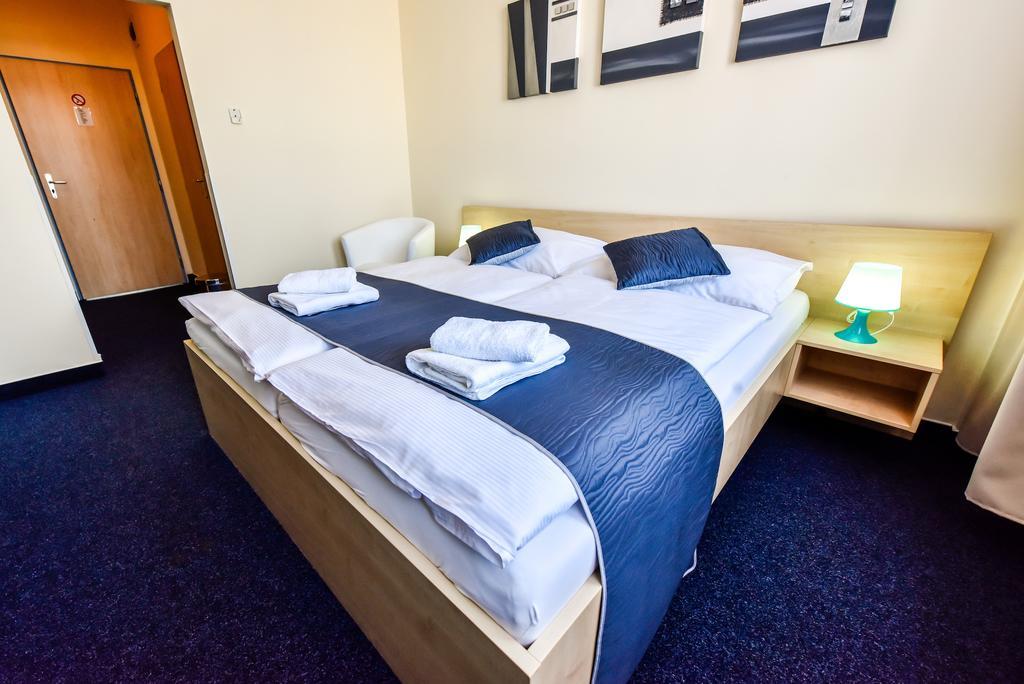 Modřice City Hostel Brno מראה חיצוני תמונה