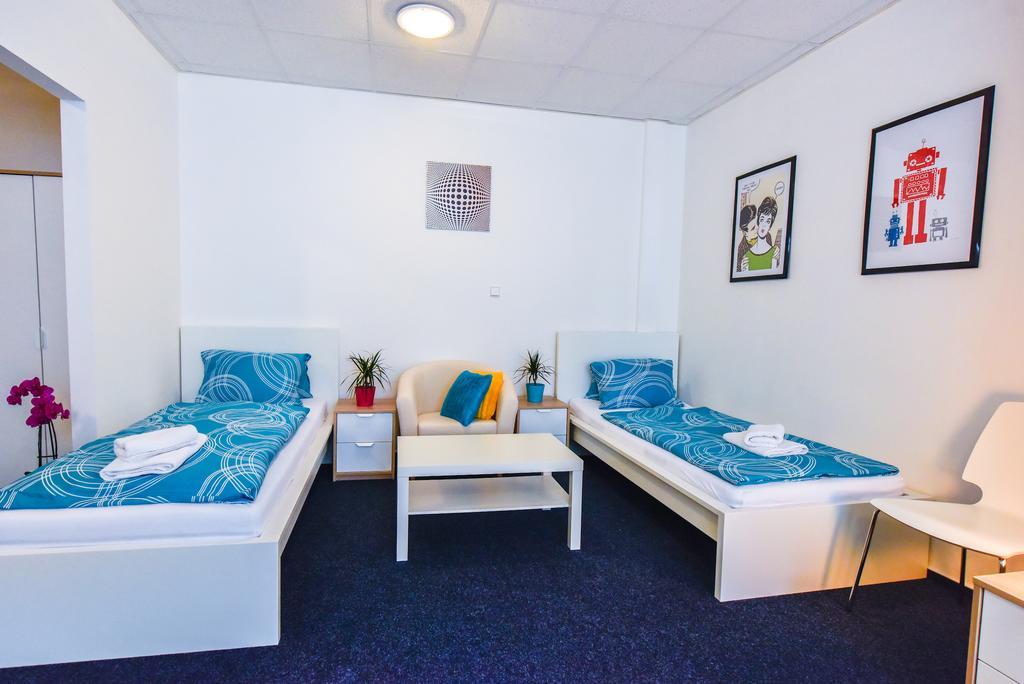 Modřice City Hostel Brno מראה חיצוני תמונה