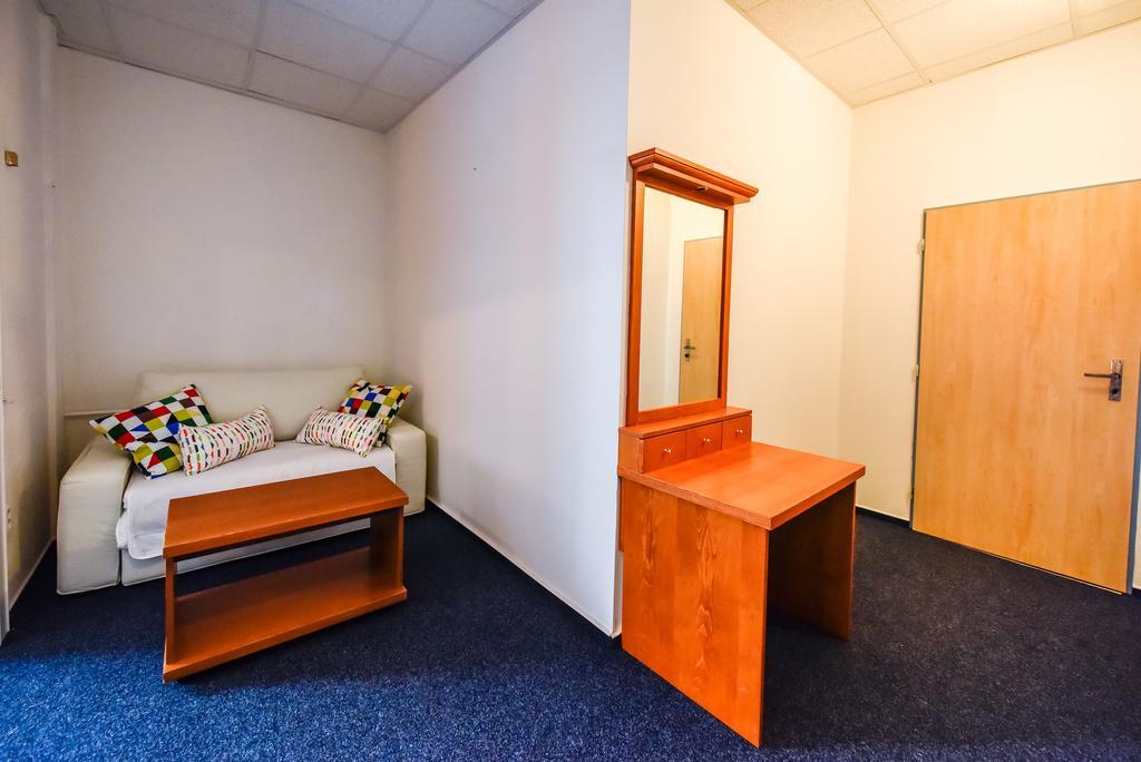 Modřice City Hostel Brno מראה חיצוני תמונה