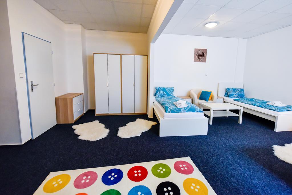 Modřice City Hostel Brno מראה חיצוני תמונה
