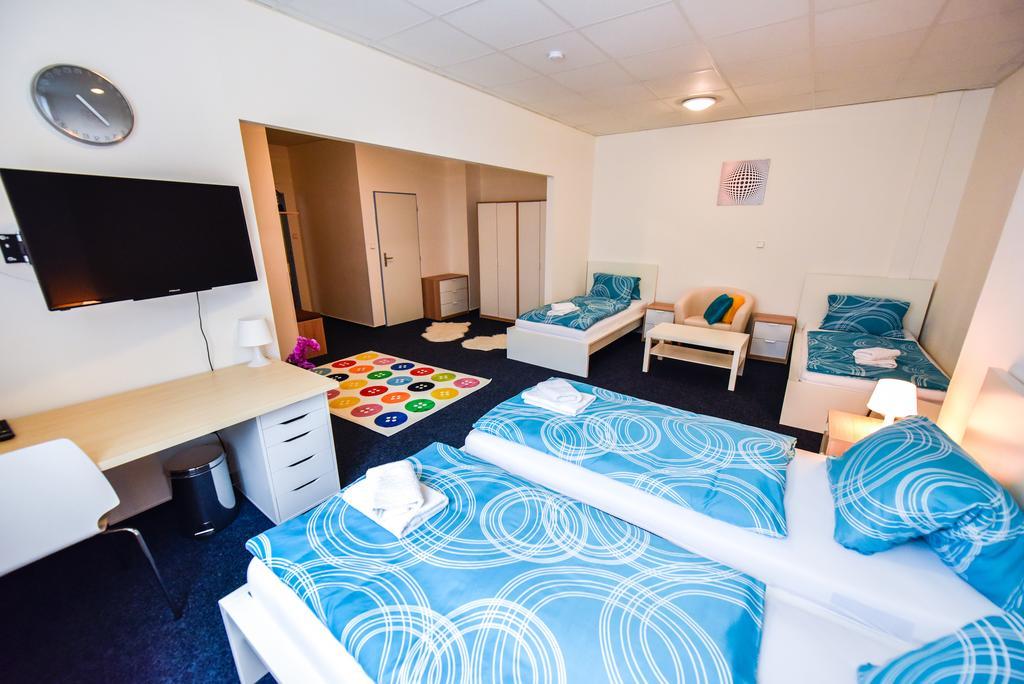 Modřice City Hostel Brno מראה חיצוני תמונה