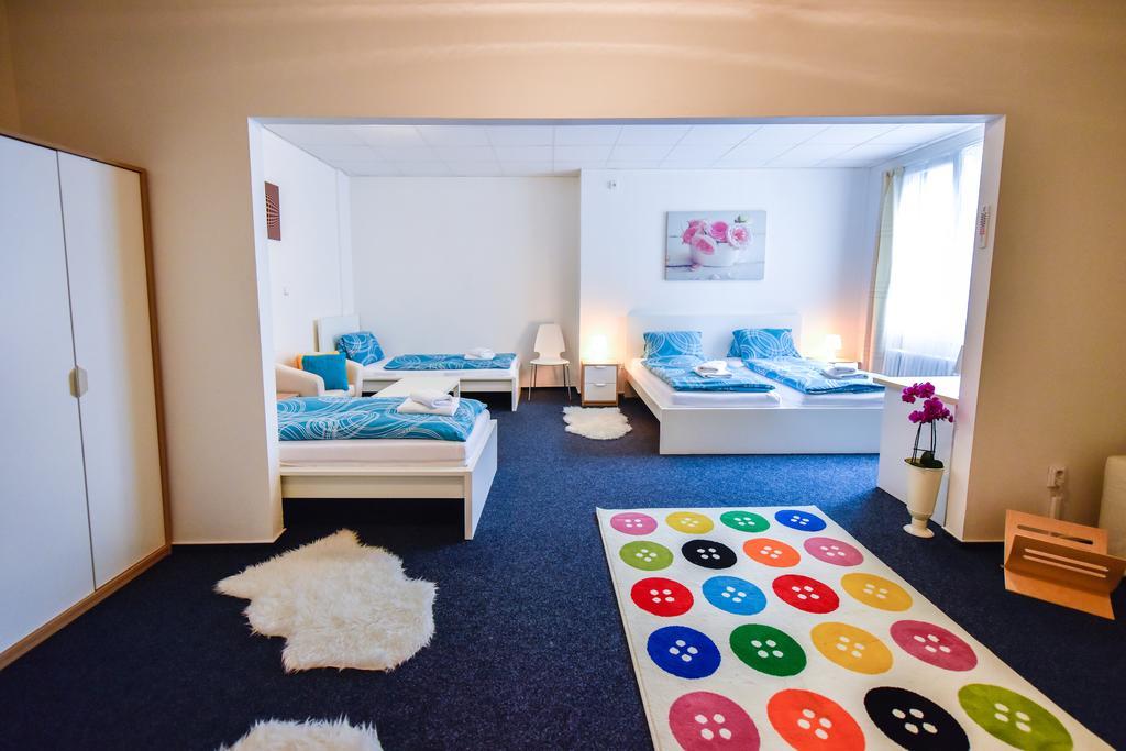 Modřice City Hostel Brno מראה חיצוני תמונה