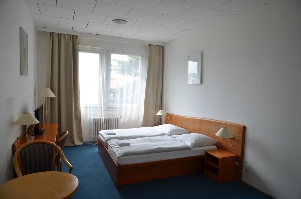 Modřice City Hostel Brno מראה חיצוני תמונה