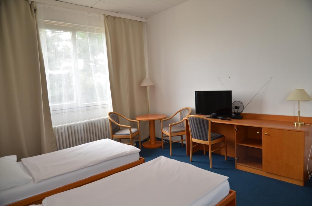 Modřice City Hostel Brno מראה חיצוני תמונה