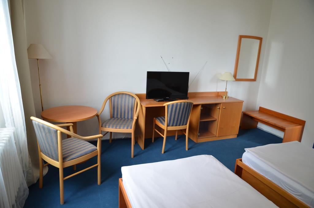 Modřice City Hostel Brno מראה חיצוני תמונה