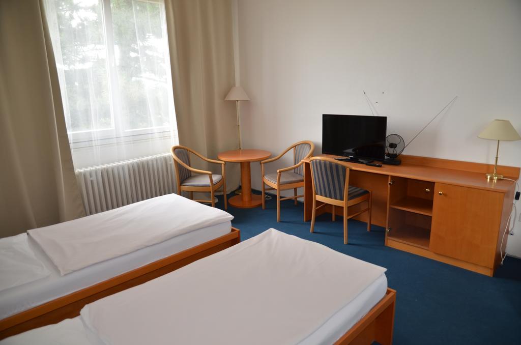 Modřice City Hostel Brno מראה חיצוני תמונה