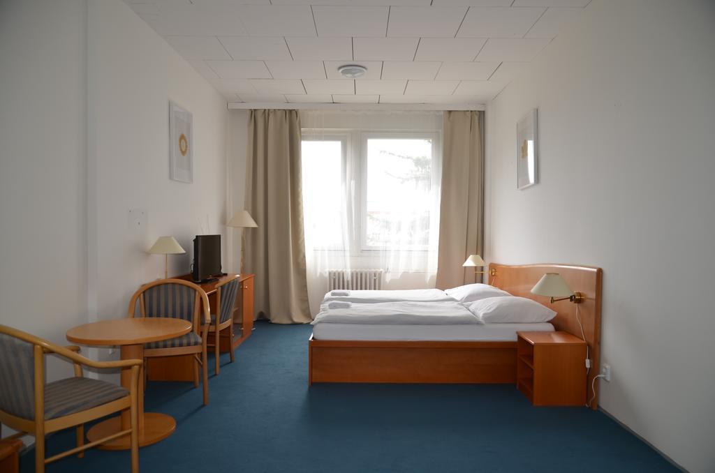 Modřice City Hostel Brno מראה חיצוני תמונה