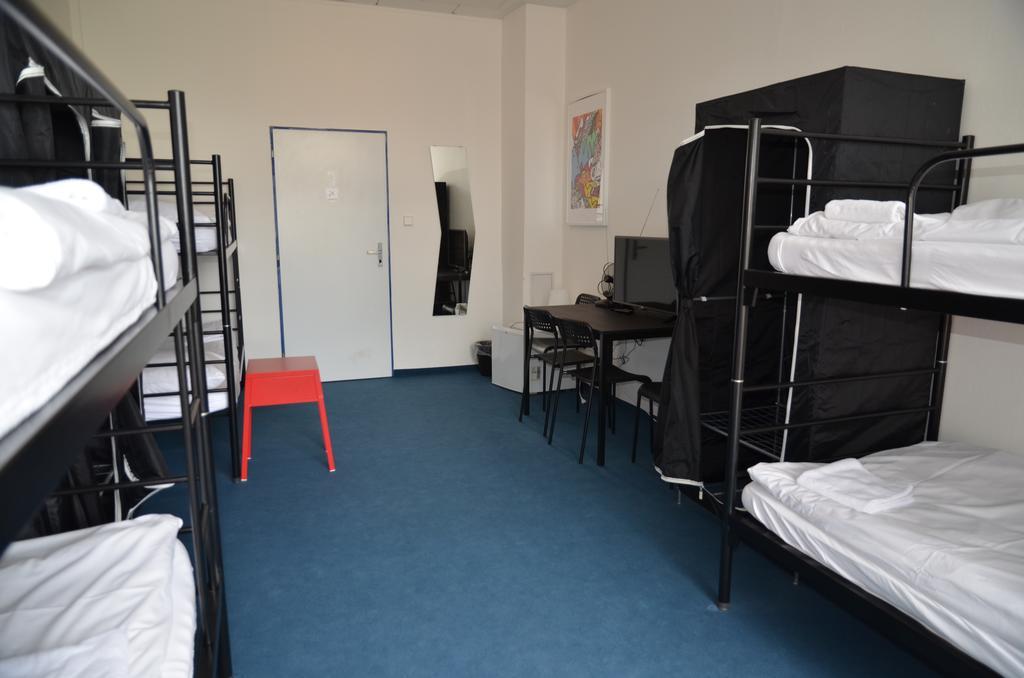 Modřice City Hostel Brno מראה חיצוני תמונה